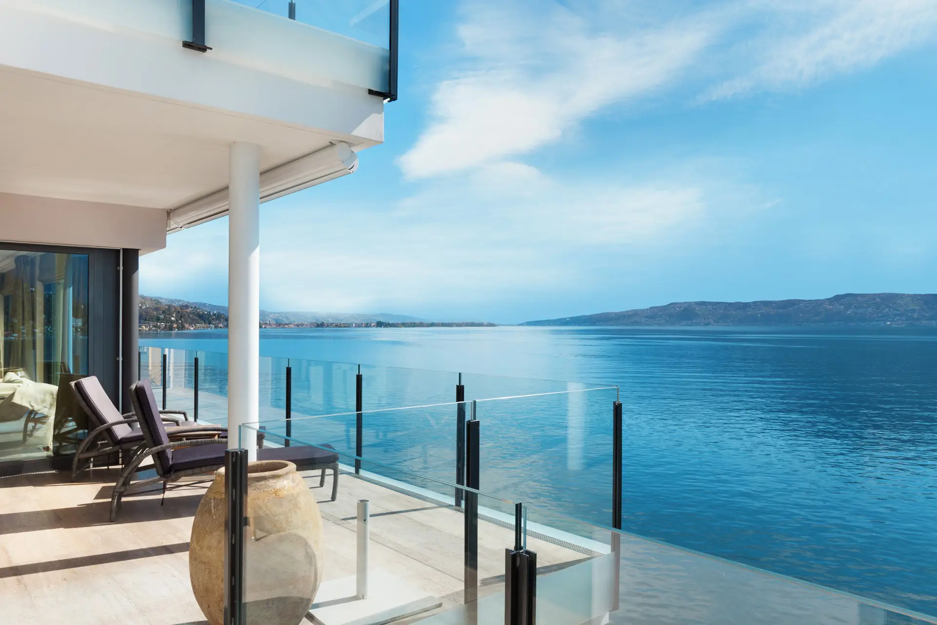 Terrasse mit Seeblick einer Premium-Immobilie am Bodensee